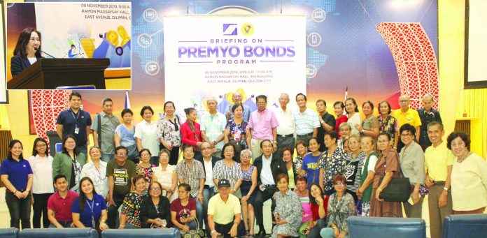 Social Security System (SSS) president and chief executive officer Aurora Ignacio and speakers and representatives from the Bureau of the Treasury, Development Bank of the Philippines, LandBank, Chinabank, and SSS with pensioners who attended the event held at the Ramon Magsaysay Hall, SSS Corporate Building, East Avenue, Diliman, Quezon City, on Nov. 8.