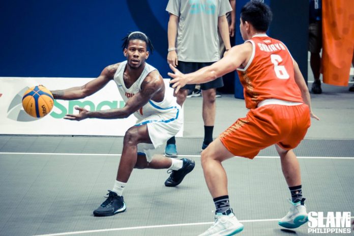 Jaymar Perez (left) of the Philippine men’s 3x3 basketball team takes control of the ball. SLAM PHILIPPINES PHOTO