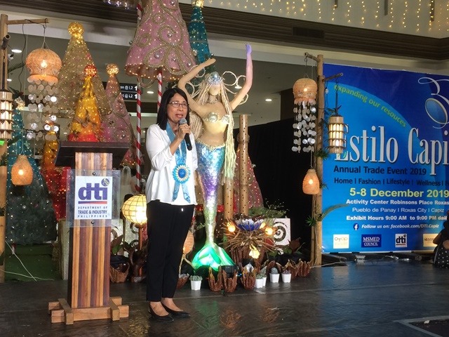 Trade and Industry provincial office director Ken Queenie speaks during the opening ceremonies of the four-day annual trade event dubbed “Estilo Capiz” earlier this month. PIA CAPIZ PHOTO/A. LUMAQUE