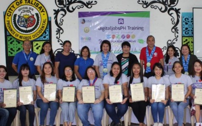 Romeo Tome (standing, 3rd from right), the provincial officer of the Department of Information and Communications Technology-Negros Occidental, with the trainers, local government personnel, and scholars in Talisay City, Negros Occidental who completed the Digital Jobs PH Technical Training Project on Dec. 17. The batch comprised of 17 graduates. DICT-NEGROS OCCIDENTAL