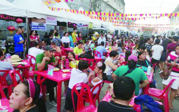 Revelers flock in Asenal Street, Iloilo City. Non-profit group “Kaon ‘Ta, Ilolio” is happy to serve the Ilonggos and to support as well the budding food businesses in Iloilo, says group’s administrator J Scott Sarria. PNA ILOILO