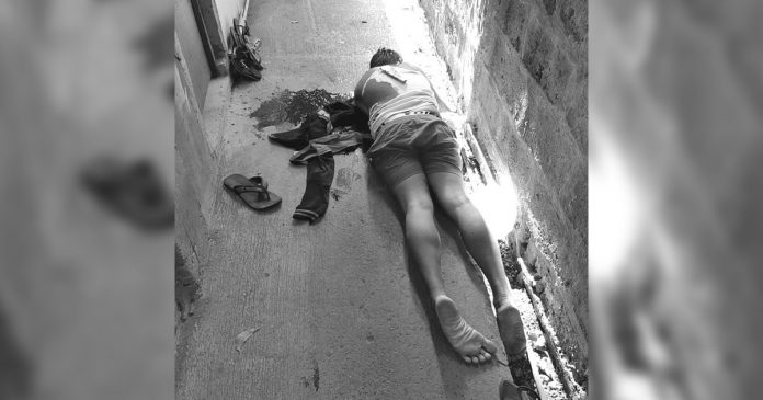 Bakeshop worker Jan Jan Lañada lies dead after being stabbed to death by his friend on Roosevelt Street, Barangay Zone II, Santa Barbara, Iloilo on Jan. 22. CONTRIBUTED PHOTO