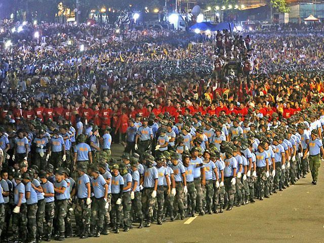 Police officers fall in line, securing the area during the Translacion of the Black Nazarene on Thursday. The National Capital Region Police Office is set to conduct an investigation into the alleged injuries sustained by the devotees due to the implementation of the new security measures. GMA NETWORK