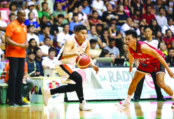 Nard John Pinto sets fire for the Meralco Bolts in their Game 2 win with four three-point pointers in the first quarter. PBA PHOTO