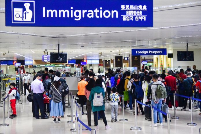 Passengers wear face masks at the Ninoy Aquino International Airport Terminal 1 in Parañaque City, as the country heightened its measures to combat the spread of the new coronavirus strain from Wuhan, China. MARK DEMAYO/ABS-CBN NEWS