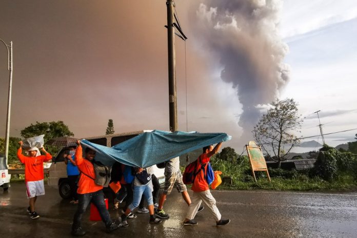 ING Banks says a prolonged disruption in Calabarzon’s economic activity due to the eruption of Taal Volcano could pose a “temporary speed bump” for the economy. ABS-CBN NEWS