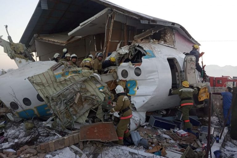 Worldwide plane crash deaths fall by more than half group