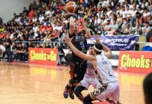 Bicol Volcanoes’ Alwyn Alday attempts a teardrop basket against an opponent. MPBL