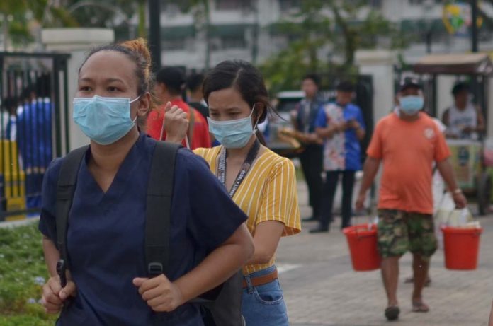 Who should wear facemasks? Those exhibiting flu symptoms, children and the elderly, those with preexisting medical conditions, and health workers, says Dr. Glenn Alonsabe, epidemiologist of the Department of Health. IAN PAUL CORDERO/PN