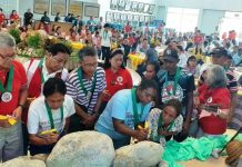 Indigenous Peoples of Iloilo and stakeholders sign a unity pact during an assembly at the Iloilo provincial capitol. They vow to “recognize, respect, protect, and promote the rights of the Indigenous Peoples / Indigenous Cultural Communities (IPs/ICCs) of Iloilo province, establish the necessary mechanisms to enforce and guarantee the realization of their rights, taking into consideration their beliefs, customs, traditions, values, interests, and institutions by providing efficient, gender sensitive responsive and cultural sensitive services.” IME SORNITO/PN