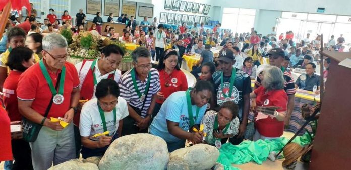 Indigenous Peoples of Iloilo and stakeholders sign a unity pact during an assembly at the Iloilo provincial capitol. They vow to “recognize, respect, protect, and promote the rights of the Indigenous Peoples / Indigenous Cultural Communities (IPs/ICCs) of Iloilo province, establish the necessary mechanisms to enforce and guarantee the realization of their rights, taking into consideration their beliefs, customs, traditions, values, interests, and institutions by providing efficient, gender sensitive responsive and cultural sensitive services.” IME SORNITO/PN