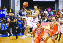 Bacolod Masters Sardines’ John Paul Cauilan stretches for an inside basket.MPBL PHOTO