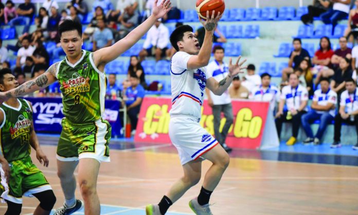 Manila Stars’ Carlo Lastimosa drives an uncontested layup. MPBL PHOTO