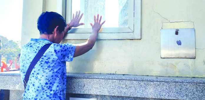 For more than five decades, Angelica Mongan, 68, of Barangay Nabitasan, La Paz, Iloilo City has been a devotee of the Nuestra Señora de la Candelaria (Our Lady of the Candles).