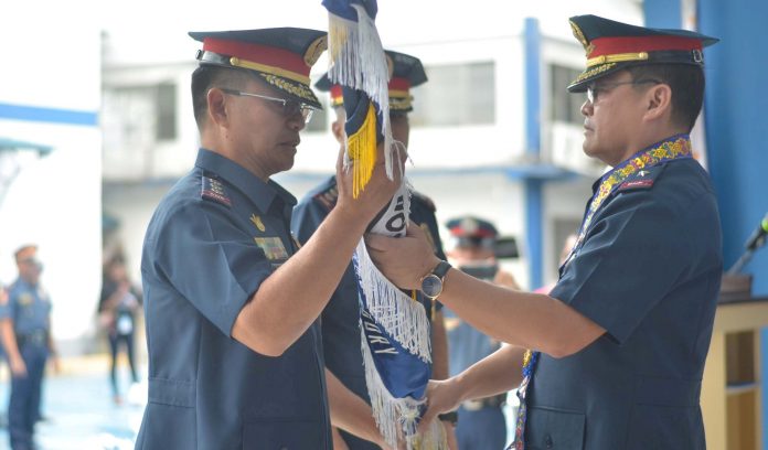 CHANGE OF COMMAND. Police Colonel Eric Dampal (left) formally takes over as director of the Iloilo City Police Office during a change of command presided by Police Brigadier General Rene Pamuspusan (right), Western Visayas police director, on Feb. 20, 2020. Looking on (partly hidden) is Dampal’s predecessor, Police Colonel Martin Defensor, now the chief of the Directorial Staff, Police Regional Office 6. IAN PAUL CORDERO/PN