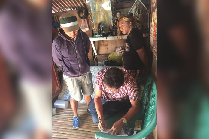 Antidrug officers inspect items seized from Rogelio Panonce Jr. He was nabbed in an entrapment operation in Barangay Banago, Bacolod City on Feb. 14. CDEU/BCPO