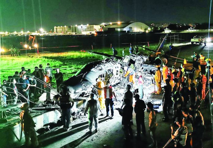 Investigators gather around burnt Lion Air plane at Ninoy Aquino International Airport in Manila late night on Sunday. Eight persons, including two foreign nationals, were perished in the crash. EPA