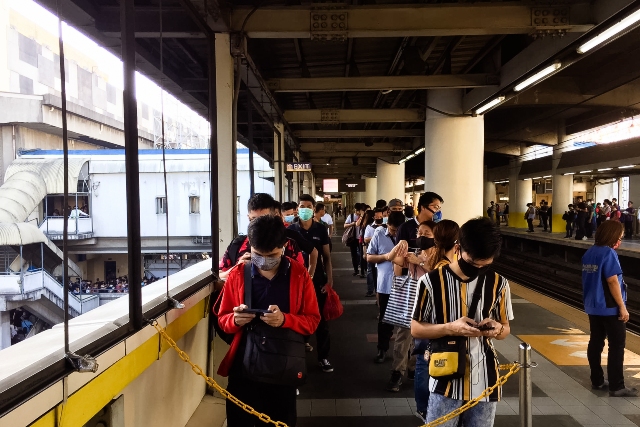 DRY RUN. MRT3 implements 'social distancing' prompting long lines at the train stations. Photo from MRT3