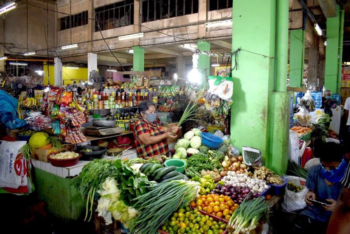 Starting Friday, new market hours will only be from 6 a.m. to 5 p.m., which also applies to vendors occupying spaces outside the public market building. SAN CARLOS CITY LGU FB PAGE