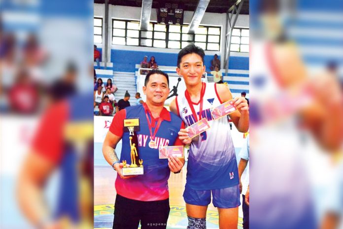 Bacolod Tay Tung High School Thunderbolts head coach Ronald Despi with his star center Kobe Demisana. AGAPE MAY TORRES