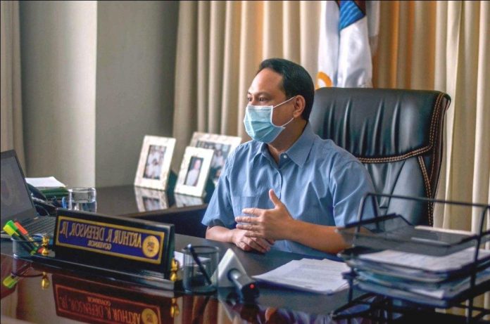 MODIFIED QUARANTINE. The enhanced community quarantine is an effective measure against a pandemic like the coronavirus disease 2019, says Gov. Arthur Defensor Jr. of Iloilo. However, it should be observed not longer than is necessary or the economy will suffer, he stresses. The provincial government will thus tweak quarantine measures to sustain the economy, says Defensor. IAN PAUL CORDERO/PN