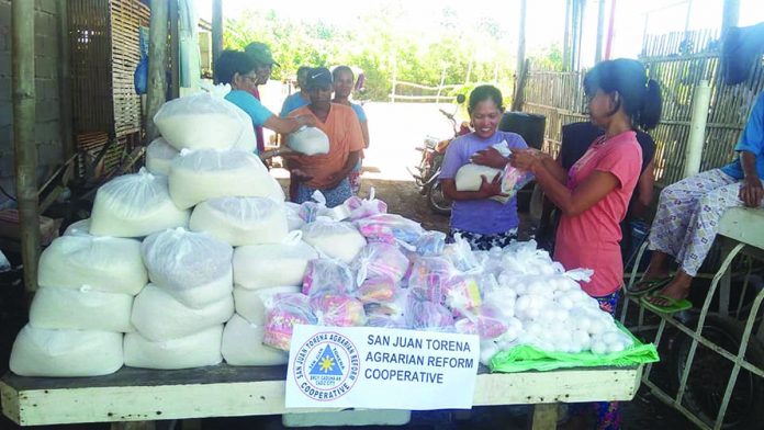 Members of the San Juan Torena Agrarian Reform Cooperative in Barangay Caduha-an, Cadiz City, Negros Occidental distribute relief packs to its members and other agrarian reform beneficiaries from neighboring villages affected by the coronavirus disease 2019 outbreak. The organization aims to be a great part of the community while people are coping back in life amid the present crisis. PIA