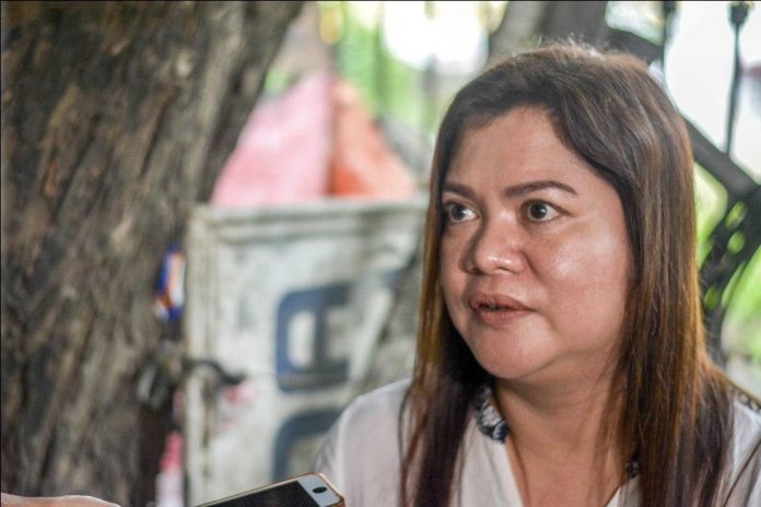 Do the Health department guidelines on addressing the COVID-19 pandemic include classifying all residents of a town “persons under monitoring” if local disease transmission has been confirmed? Iloilo’s Vice Gov. Christine Garin wants to know. IAN PAUL CORDERO/PN