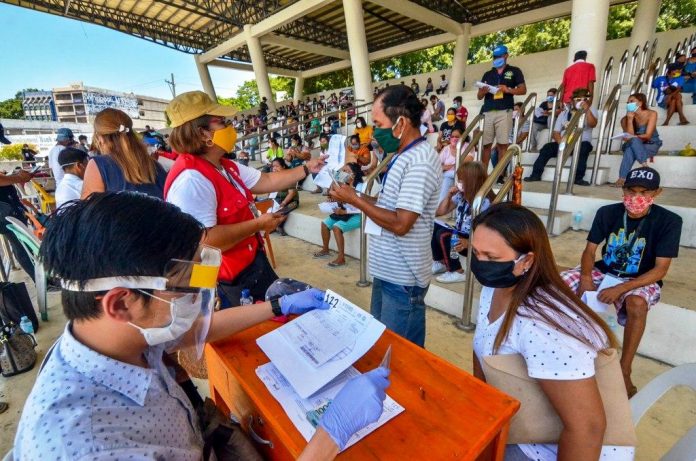 More Iloilo City beneficiaries of the national government’s Social Amelioration Program get their cash assistance from the city government’s social welfare personnel at the Iloilo City Freedom Grandstand. The city government has until May 10, 2020 to complete the distribution of the monetary aid. IAN PAUL CORDERO