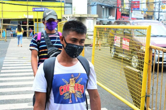 Latest scientific advice has been shifting in favor of masks as evidence emerges that SARS-CoV-2, the virus that causes the coronavirus disease 2019, may be airborne and could spread via tiny particles suspended in the air as well as larger droplets from coughs or sneezes. IAN PAUL CORDERO/PN