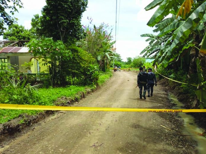 Police officers investigate the area in Barangay Matagnop, Dao, Capiz where a retired cop and his wife were wounded after they got shot on July 18. BOMBO RADYO ROXAS