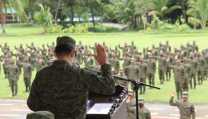 A total of 239 new soldiers take their oath before Major General Eric Vinoya, the Philippine Army’s 3rd Infantry Division commander, at the 3ID headquarters in Camp Peralta in Jamindan, Capiz on July 28, 2020. “I urge you to always be aware of your job and its complexities so you can always do the right thing. In all your given tasks, never dwell on mediocrity. Always aim for excellence and always be the best. This is how you can contribute to the accomplishment of our mission,” Vinoya tells them. 3ID PHOTO