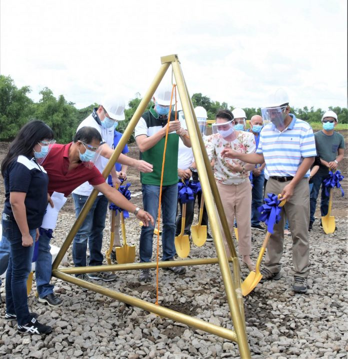 Gov. Eugenio Jose Lacson (center) leads the groundbreaking rites for the Negros Occidental Language and Information Technology Center (NOLITC) Global Campus in Hacienda Manaul, Barangay Matab-ang, Talisay City on Aug. 19. PROVINCIAL GOVERNMENT OF NEGROS OCCIDENTAL