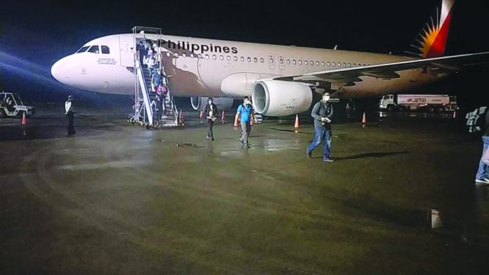 The Civil Aviation Authority of the Philippines has prohibited passengers from bringing a send-off party inside the Bacolod-Silay Airport in Silay City, Negros Occidental. This is incompliance with health protocols to curb the spread of coronavirus disease 2019. PNA