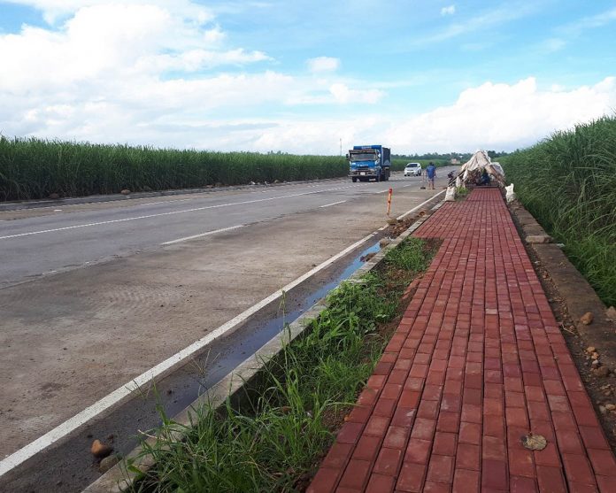 Widening from two lanes to four lanes of access road along Bacolod Negros Occidental Economic Highway, leading to the new Bacolod-Silay Airport Road. PHOTO COURTESY OF DPWH NEGROS OCCIDENTAL 1ST DEO