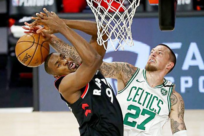 Boston Celtics’ Daniel Theis foils the shot of Toronto Raptors’ Serge Ibaka. AP PHOTO