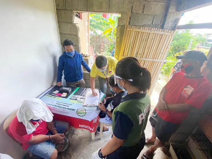 Antidrug operatives conduct an inventory of seized illegal from Elvie Albaladejo in an entrapment operation in Barangay Tanza Gua, Roxas City, Capiz. PDEA-6