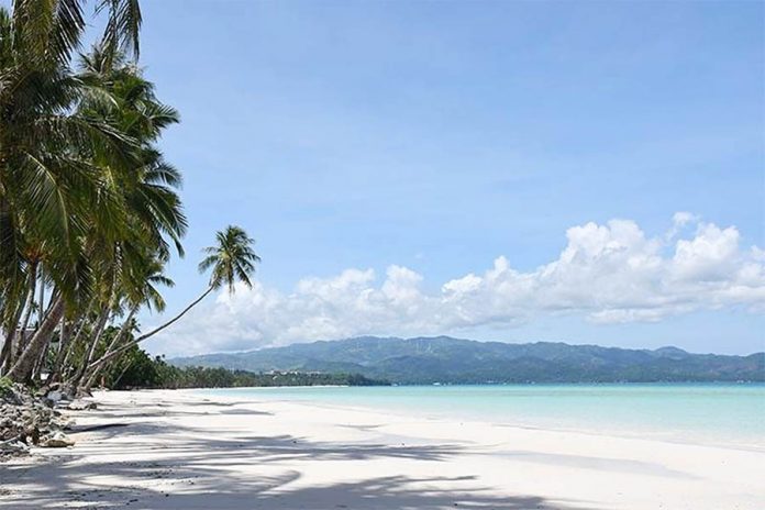 This photo taken on June 17, 2020 shows a general shot of empty famous white beach of Boracay Island in Malay, Aklan. With community quarantine against coronavirus still continues throughout the country, foreign tourists are still banned on beaches. AFP/ERNESTO CRUZ