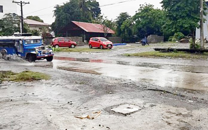 Antique is experiencing southwest monsoon rain with thunderstorms. The Provincial Disaster Risk Reduction and Management Office cautioned the public to secure themselves. PNA