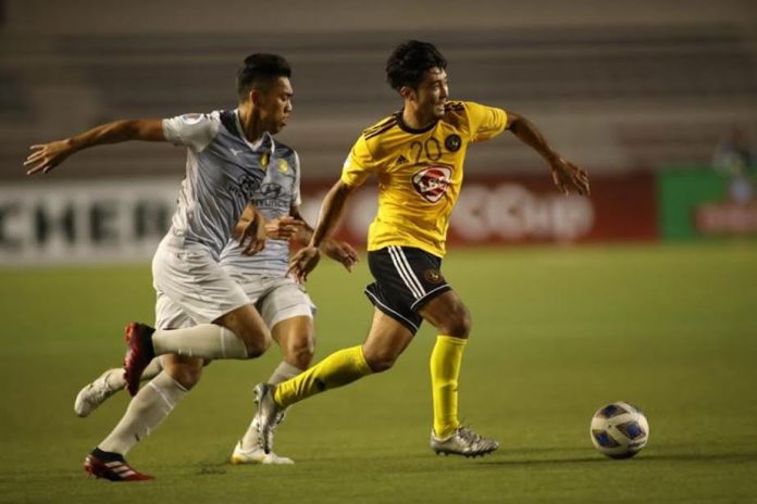 Kaya-Iloilo’s Daizo Horikoshi tries to take control of the ball as players from Tampines Rovers chases during their 2020 AFC Cup group stage match on February 26 at the Rizal Memorial Football Stadium in Manila City. AFC PHOTO