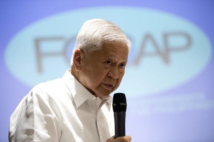 Former Foreign Affairs secretary Albert Del Rosario is in no position to tell President Rodrigo Duterte of his next move regarding the country’s territorial dispute with China in the West Philippine Sea, says Palace spokesperson Harry Roque. AFP PHOTO