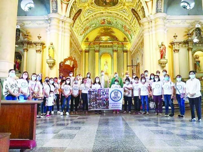 NOT LOSING HOPE Families of missing Ilonggo seafarers gather at the Jaro Metropolitan Cathedral in Jaro, Iloilo City. Archdiocese of Jaro, Commision on Social Communications/FB