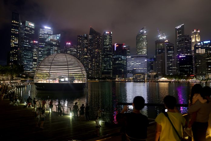 People take photos of the upcoming Apple Marina Bay Sands store in Singapore Sept. 8, 2020. EDGAR SU/REUTERS