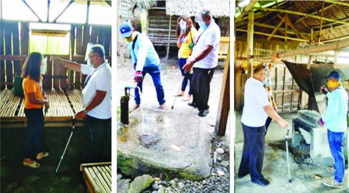 Senior Labor and Employment Officer Edilberto Diogenes inspects the temporary dwelling facilities of migratory sugar workers or “sacadas” located at Kabankalan City, Negros Occidental.