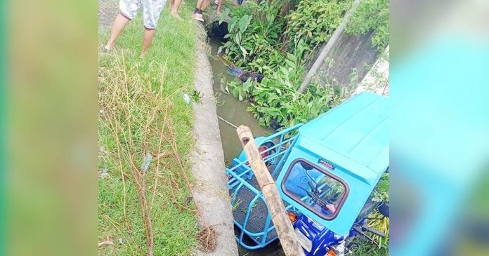 The 23-year-old Aljun Sadje’s tricycle fell off into a drainage canal after he was fatally shot by two motorcycle-riding gunmen in Barangay Cubay South, Bugason, Antique. STEPHEN LOUIE CHECA/PN