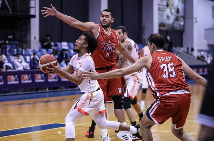 Ilonggo Juan Paolo Taha of NorthPort Batang Pier tries to extricate a shot while being defended by Frank Golla of Blackwater Elite. PBA PHOTO