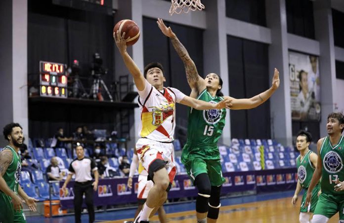 Ilonggo Paul Zamar of San Miguel Beermen blows past the defense of TerraFirma Dyip’s Jeepy Faundo for a layup. PBA PHOTO