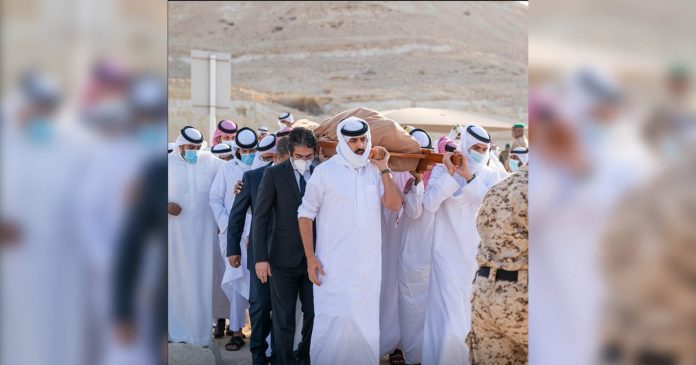 Family members carry the body of Bahrain’s Prime Minister Prince Khalifa bin Salman al-Khalifa during the funeral procession in Hunainiyah Cemetery in Riffa, Bahrain Nov. 13, 2020. BAHRAIN NEWS AGENCY/HANDOUT VIA REUTERS