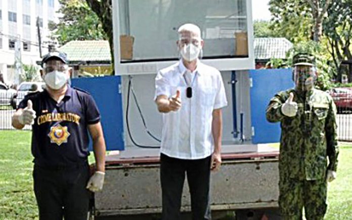 BIOSAFETY EQUIPMENT. Negros Occidental Governor Eugenio Jose Lacson (center) with Colonel Enrique Ancheta (right), chief of Western Visayas Regional Crime Laboratory, and Colonel Cirox Omero, chief of Provincial Crime Laboratory, during the turnover of the fabricated fume hood at the Capitol grounds in Bacolod City on Oct. 27. NEGROS OCCIDENTAL PIO