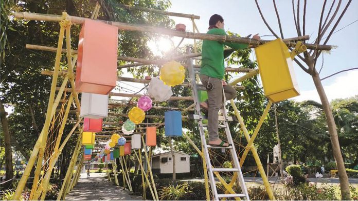 Christmas lanterns enliven the public plaza of La Paz, Iloilo City. Private companies are helping the city government spruce up public plazas ahead of the Yuletide season. IAN PAUL CORDERO/PN