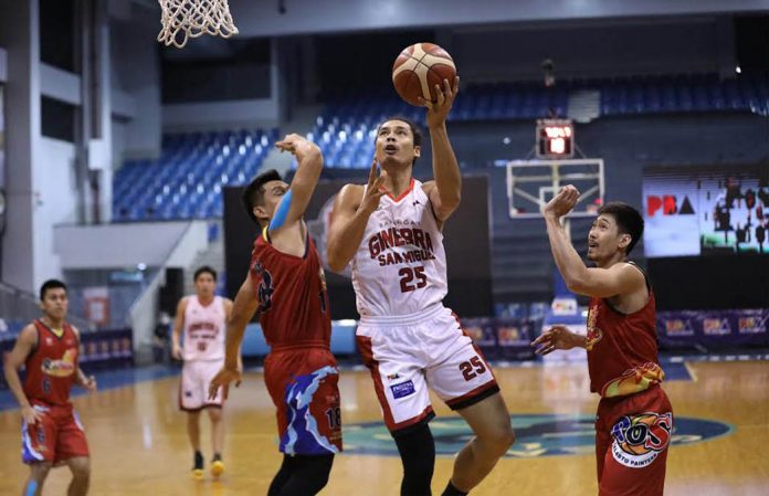 Barangay Ginebra San Miguel Kings’ Japeth Aguilar attempts an inside hit while being defended by Negrense James Yap of Rain or Shine Elasto Painters. PBA PHOTO